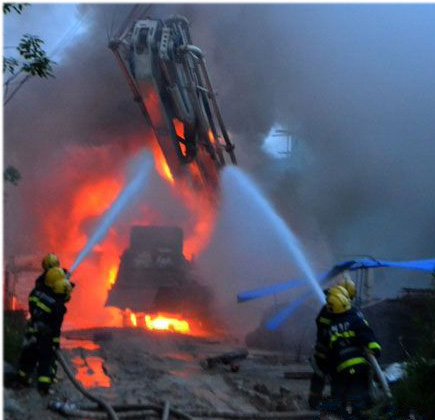 電纜著(zhù)火，礦工遇難！